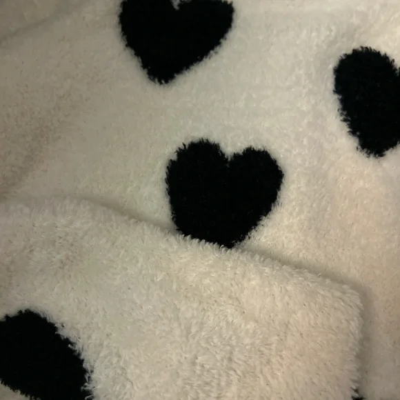 black and white heart kids sweater - Picture 3 of 3